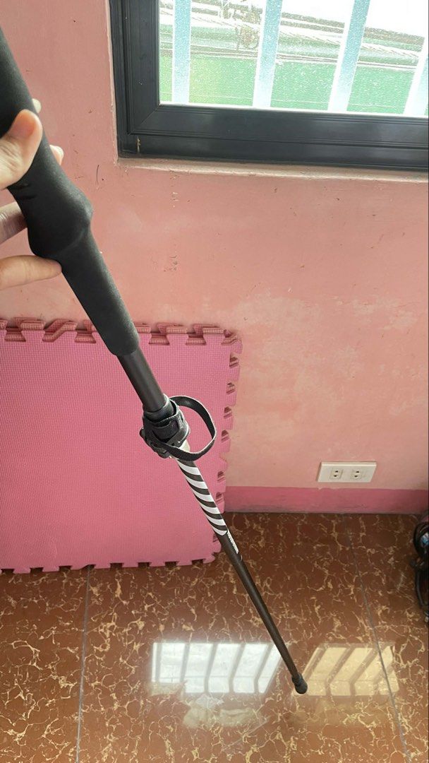 Naturehike 5 section trekking pole (Category: Golf) located in Quezon City. Submitted by beebadooju (Listing ID 1450857627, Image 2). Description: - Used only once during a race - Carbon fiber aluminum alloy foldable pole - super gaan and easy to bring with during hike, trek and trail runs!! rfs: di na nagagamit, nakatambak lang .