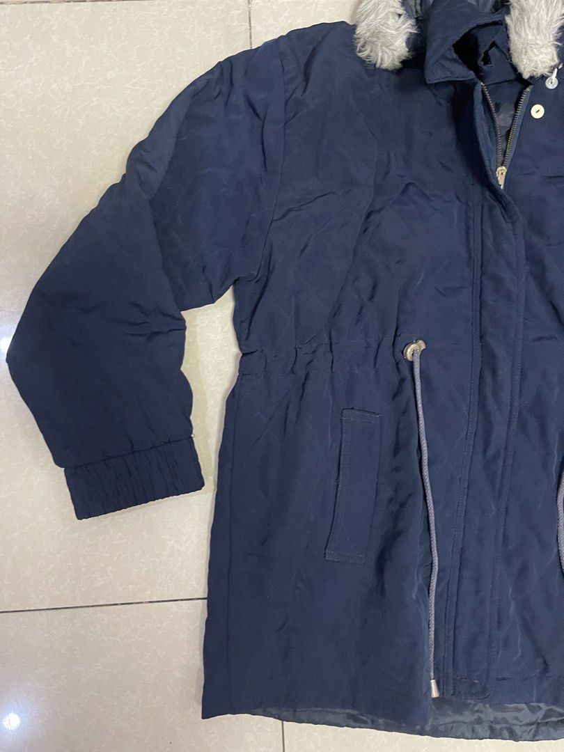 Navy Blue Parka Jacket with Fur Hood (Category: Coats, Jackets and Outerwear) located in Manila. Submitted by offtherack_mnl (Listing ID 1450755505, Image 3). Description: - Navy blue parka jacket - Drawstring waist for a customizable fit - Hood with detachable faux fur trim - Elasticated cuffs for warmth - Two convenient front pockets - Ideal for chilly weather.