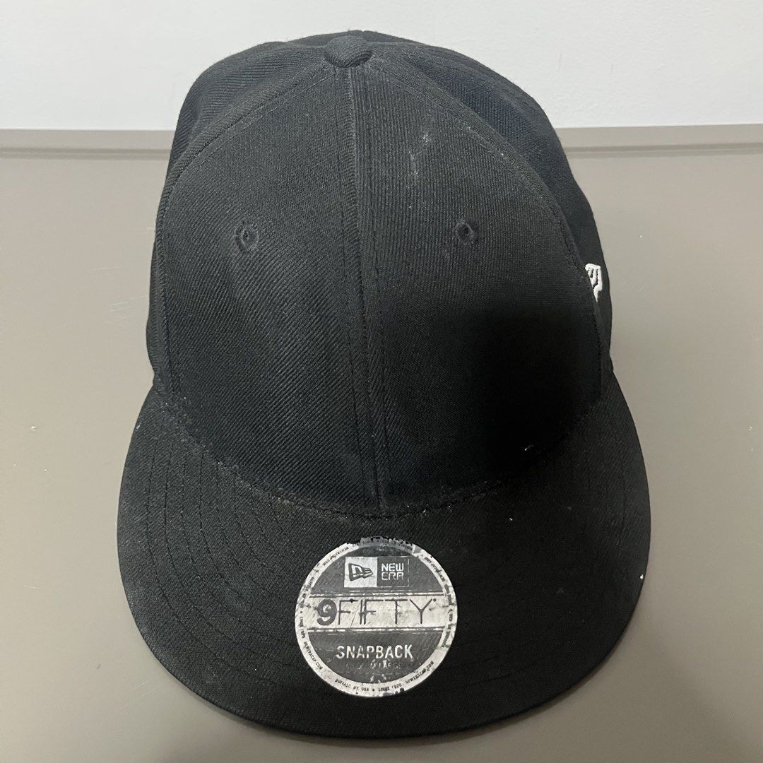 New Era 9Fifty Plain Black Cap (Category: Caps & Hats) located in Valenzuela. Submitted by any_thingthings (Listing ID 1450914947, Image 2). Description: .