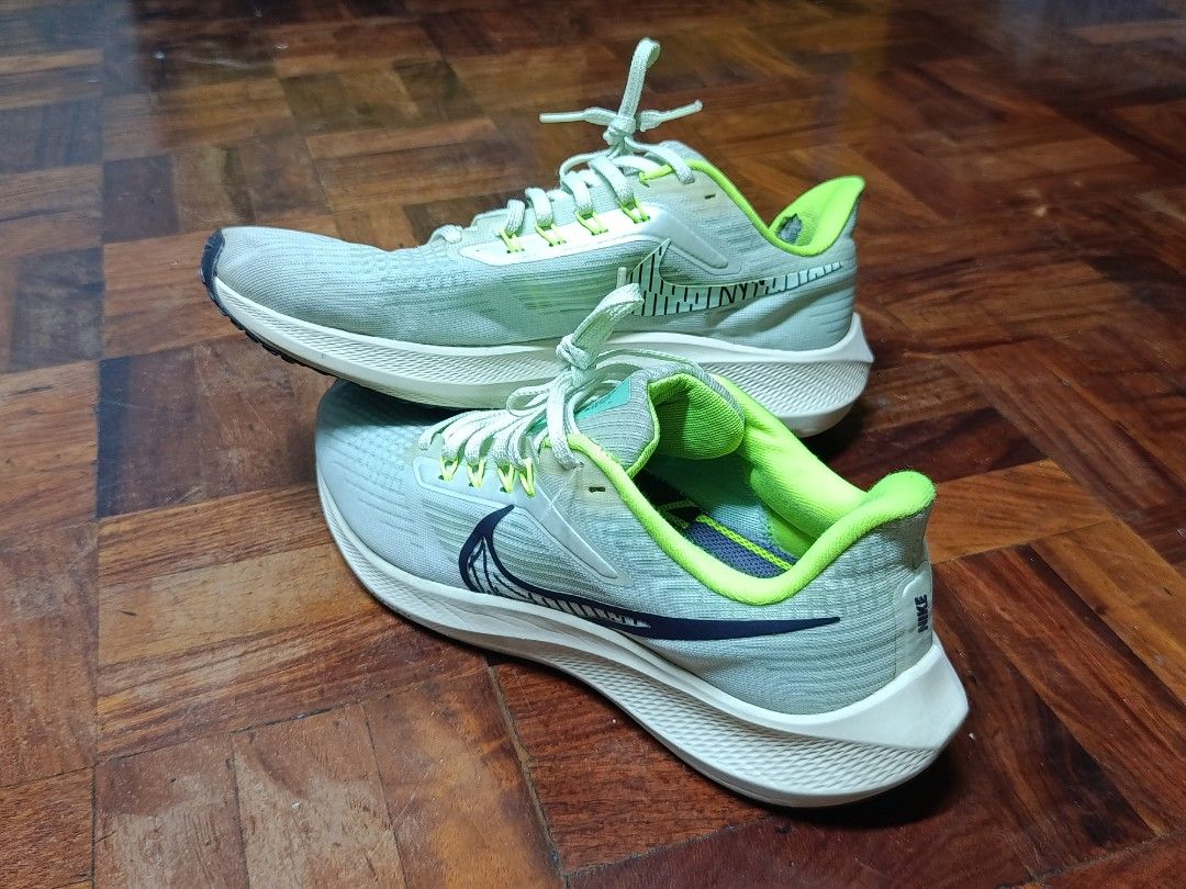[RUSH] Nike Air Zoom Pegasus 39 Barely Green (Category: Sneakers) located in Manila. Submitted by cydle (Listing ID 1450770972, Image 1). Description: - Condition: 8.5/10, Barely used, only cosmetic issue - Code: DH4071-301, US Size 8 - Recently cleaned and maintained well - No sole separation - Does NOT come with the original box, but can provide a cardboard shoe box RFS: Meed funds and uncomfortable fitting MOP: GCash only MOD: Lalamove or Grab