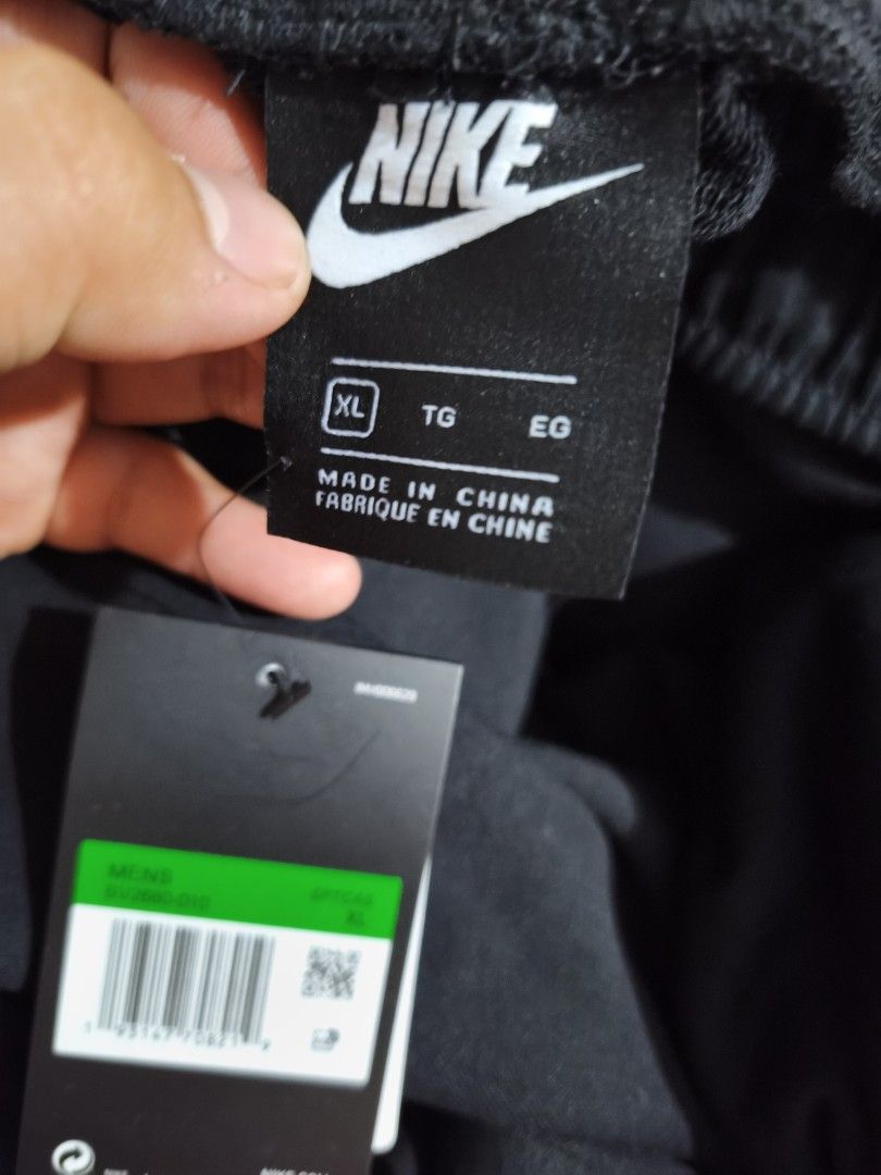 Nike Black Sweatshirt and Joggers Set (Category: Activewear) located in Manila. Submitted by matthewlla74087 (Listing ID 1450897575, Image 2). Description: Clubfleece Terno Best fit sa XL Sweatshirt 28x25 Pants 32-36x40 Pasay Protacio Pm👌🫶 - Black Nike tracksuit set - Includes sweatshirt (size XXL) and joggers (size XL) - Both items made in China - Ideal for casual wear or training sessions - Experience ultimate comfort and style.