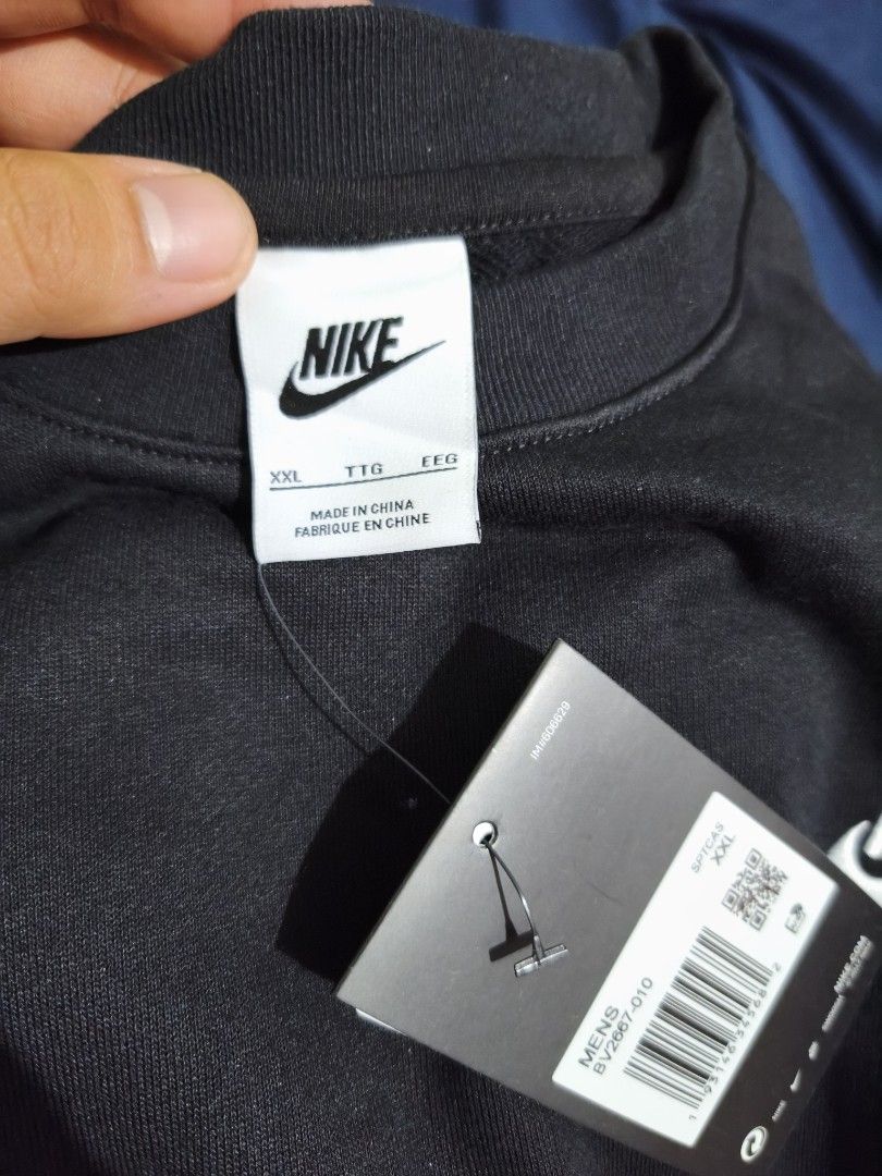 Nike Black Sweatshirt and Joggers Set (Category: Activewear) located in Manila. Submitted by matthewlla74087 (Listing ID 1450897575, Image 3). Description: Clubfleece Terno Best fit sa XL Sweatshirt 28x25 Pants 32-36x40 Pasay Protacio Pm👌🫶 - Black Nike tracksuit set - Includes sweatshirt (size XXL) and joggers (size XL) - Both items made in China - Ideal for casual wear or training sessions - Experience ultimate comfort and style.