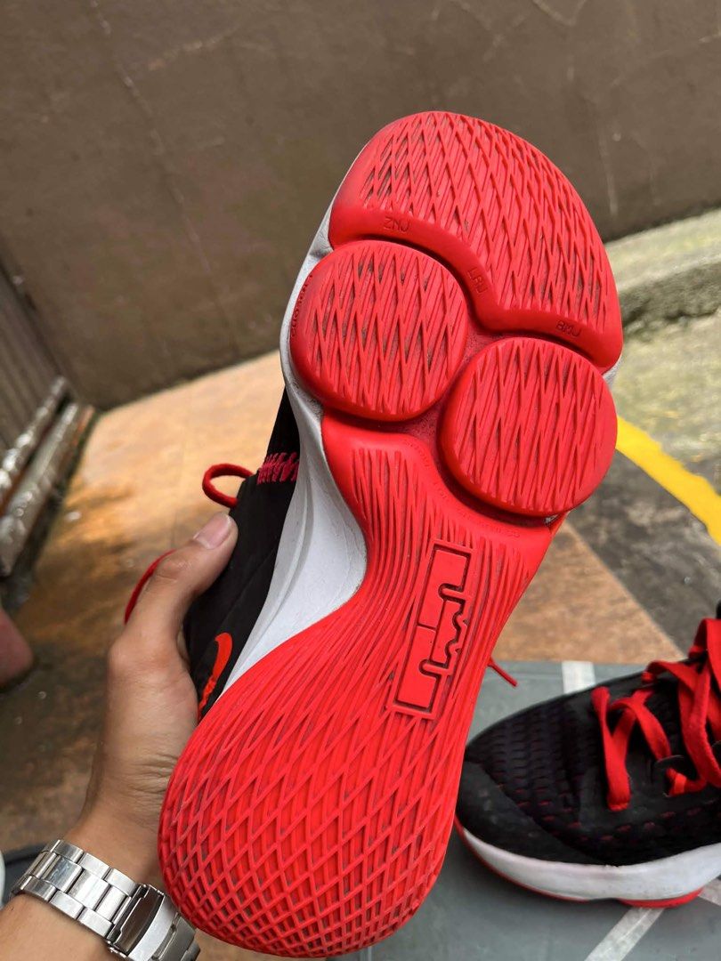 Nike LeBron Witness 5 (Category: Casual Shoes) located in Baguio. Submitted by alybabaa (Listing ID 1450781212, Image 2). Description: Negotiable price if reasonable. Was used mainly for basketball. Add fee for shipping if outside baguio..