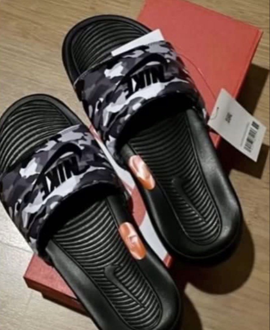Nike slides (Category: Slippers & Slides) located in Pasay City. Submitted by taptooload (Listing ID 1450891772, Image 1). Description: A classic slide that’s made with versatile wearing in mind, the Nike Men’s Victori One All-Over Print Slide Sandals are essential for your on-the-go lifestyle. Contoured foam adds total comfort, while all-over print graphics on the band gives these sandals a dash of streetwear style. Product Features Ultra-soft f