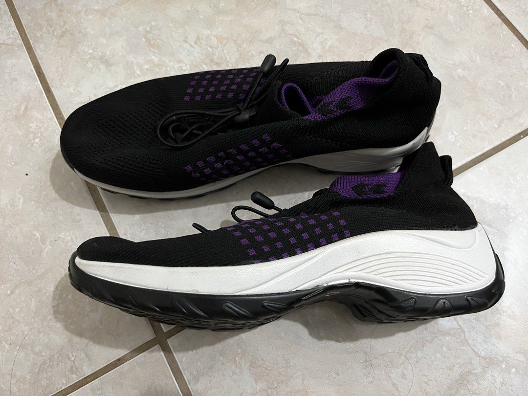 Ortho Stretch Cushion Shoes (Category: Sneakers) located in Quezon City. Submitted by yan.declutter (Listing ID 1450889768, Image 2). Description: - Bought in Australia (Thrift) - No flaws .