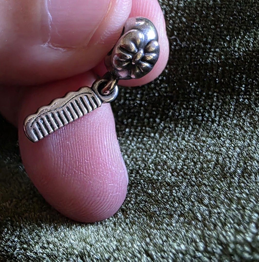 Pandora Comb Charm (Category: Charms) located in Mandaluyong City. Submitted by mlstuff28 (Listing ID 1450909993, Image 3). Description: -Authentic -Sterling silver Mop:bank transfer/gcash.