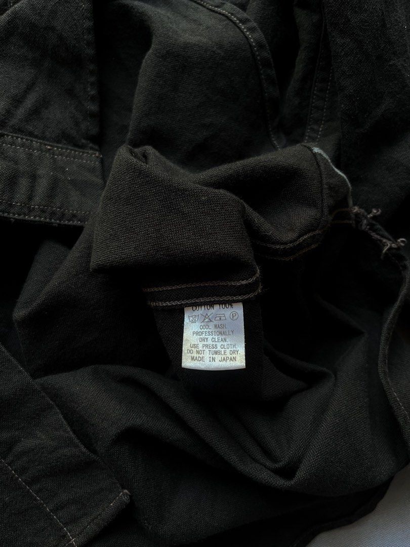 Pherrows Oxford Button-Down Shirt (Category: Activewear) located in Bacolod City. Submitted by used.garms11 (Listing ID 1450860708, Image 3). Description: Authentic Made in Japan Good Condition Size: 15 Medium Dimensions: W 20.5 | L 27 No major flaws Color rate: 9/10 Material: 100% Cotton Pocket Design .