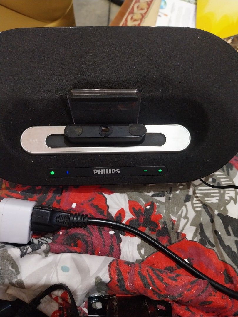 Philips Speaker with Docking Station (Category: Soundbars, Speakers & Amplifiers) located in Tagum. Submitted by boykolekgadgetstuff (Listing ID 1450934766, Image 3). Description: - Philips speaker dock and BLUETOOTH ready - need 9v power adaptor ginamit ko lng adaptor ko from my Guitar gadget which is 9v. -aux in at the back - Built-in docking station for device charging only. - Lights indicate power and status - Sleek black textured finish - Ca