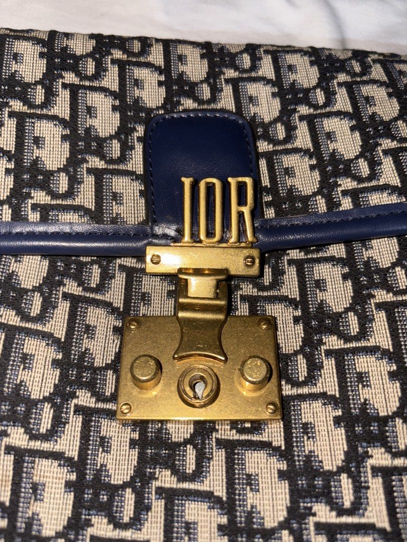 Preloved christian dior sling bag (Category: Cross-body Bags) located in Abucay. Submitted by wear_retro (Listing ID 1450930582, Image 1). Description: .