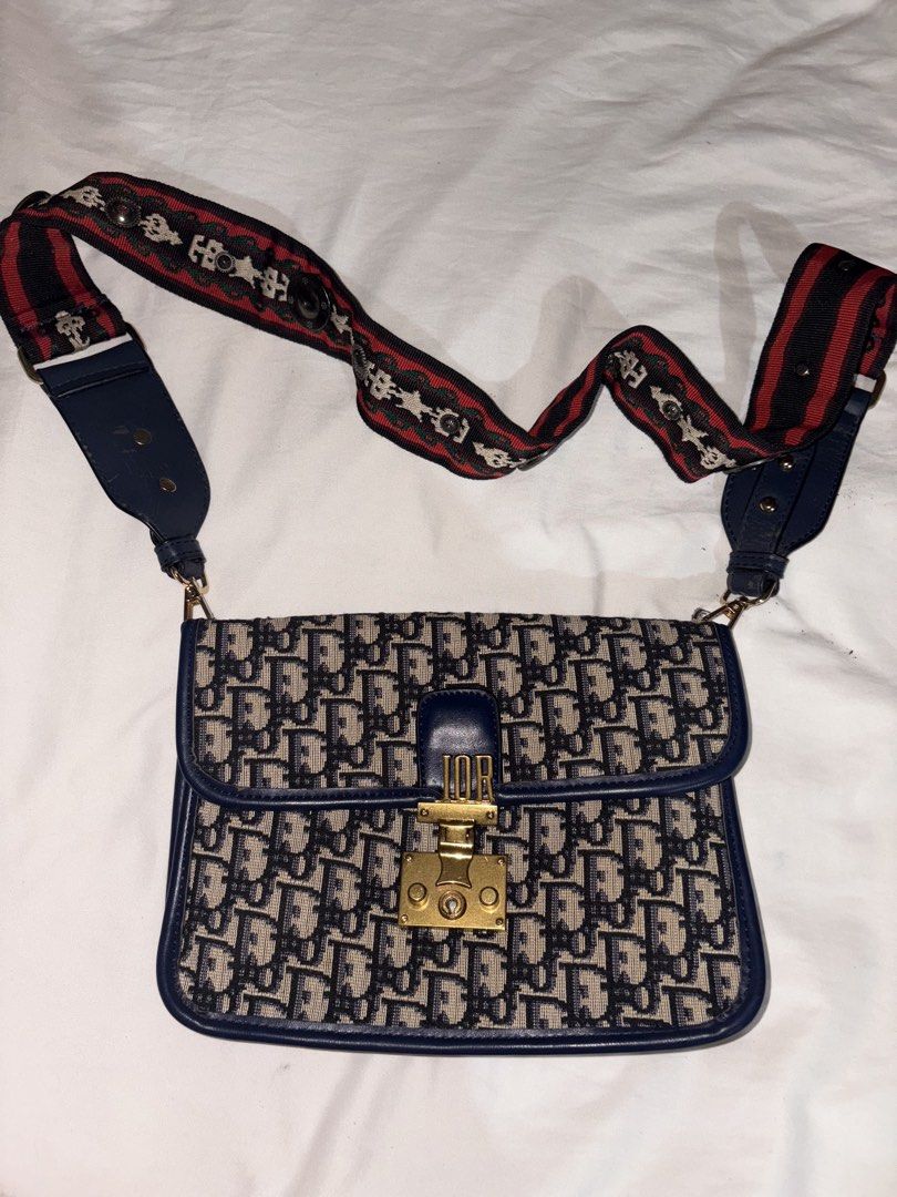 Preloved christian dior sling bag (Category: Cross-body Bags) located in Abucay. Submitted by wear_retro (Listing ID 1450930582, Image 2). Description: .