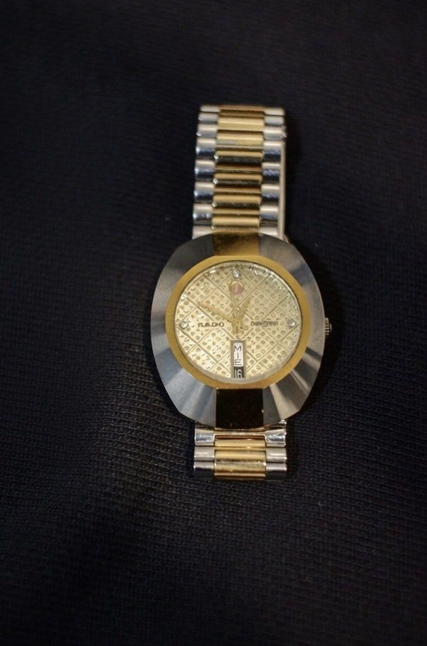 Rado Diastar (Category: Luxury Watches) located in Caloocan City. Submitted by dreyko10 (Listing ID 1450759055, Image 2). Description: - Authentic Rado watch - Two-tone stainless steel band with elegant gold accents - Distinctive oval face with a textured dial - Convenient date window located at 3 o'clock - Secure and reliable clasp .