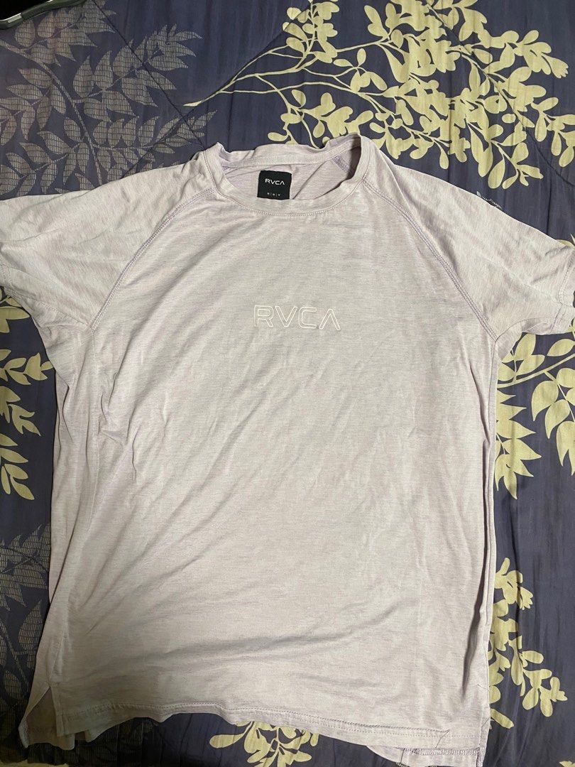 RVCA T-shirt (Category: Activewear) located in Makati City. Submitted by s_mimi (Listing ID 1450754919, Image 1). Description: It's medium but can fit large.