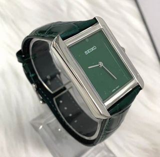 (Category: ) located in . Submitted by am.timepieces (Listing ID 1450829066, Image 1). Description: .