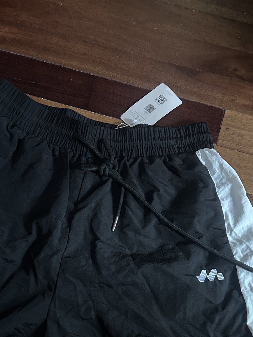 Shein Black Track Pants with White Side Stripe (Category: Other Bottoms) located in Davao. Submitted by fashiondeclutter11 (Listing ID 1450770772, Image 2). Description: - Brand new black track pants - White stripe down the side - Elastic waistband with drawstring - Relaxed fit - Small embroidered logo on left leg - Tag still attached - very stretchy waistband 71-90cm.