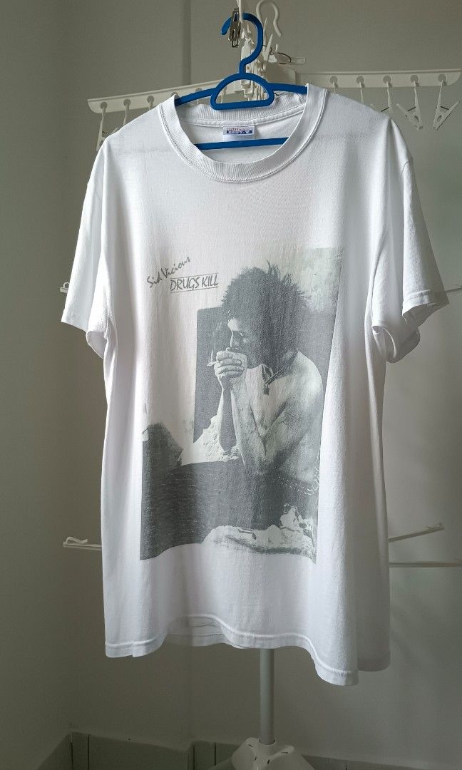 SID VICIOUS (s) (Category: Tshirts & Polo Shirts) located in Kuala Lumpur. Submitted by mostamozinc (Listing ID 1450829923, Image 2). Description: 1) TITLE: SID VICIOUS - SEX PISTOLS - DRUGS KILL - Vintage Bootleg - Hanes Beefy-T - 1990s - Size S. - Band: Sid Vicious / Sex Pistols. - Era: c.1998-1999s. - Tag: 1990s Hanes Beefy-T. - License: Unofficial / Bootleg. - Made in: Haiti. - Size: S. (adult) - Color: White. - Material: 100% Cotton. - Stitc