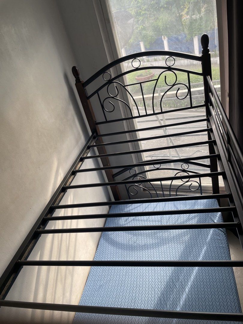 Single Double Deck Bed Frame (Category: Bed Frames & Mattresses) located in Manila. Submitted by maki5230 (Listing ID 1450804102, Image 3). Description: 🚨 MOVING-OUT SALE 🚨 Double Deck Bed – Like New (Used for only 3 months) 💰 Price Negotiable for Sure Buyer 📍 Guadalupe Nuevo, Makati 📩 PM for details.