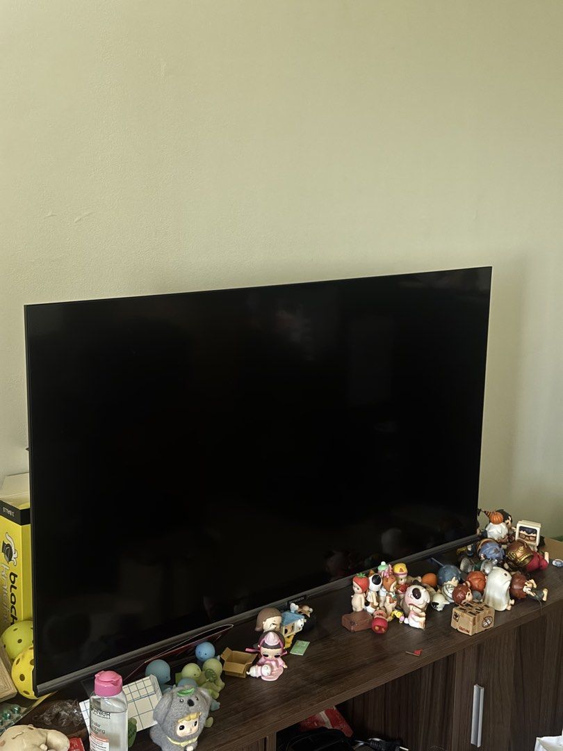 Skyworth 40" 40GT5500 LCD TV (Category: TV) located in Taguig. Submitted by charibebs (Listing ID 1450857509, Image 1). Description: FOR SALE: SKYWORTH 40” SMART TV ✅ Good condition; barely used ✅ Smart TV (with Netflix, Youtube etc) ✅ No issues & well-maintained Reason for selling: relocating; no space for TV 📍 Location: Makati City 💬 PM for inquiries or to request a video of the TV working..
