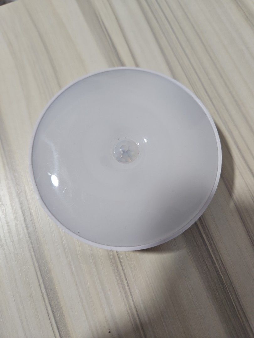 Small Motion Sensor Light (Category: Lighting) located in Singapore. Submitted by thl77 (Listing ID 1450831620, Image 1). Description: .