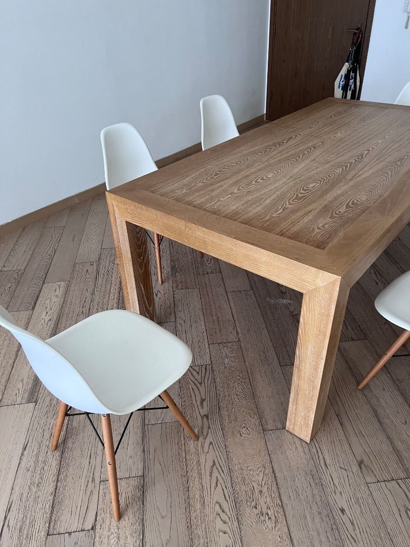 Solid Wood Dining Table （分類：桌子）位於 Hong Kong。 由 bfarr 提交（商品編號 1450873990，圖片 2）。簡介： 200 cm x 100 cm x 76 cm Solid wood dining table with 6 chairs. Third image is most recent, a couple stains since the original photos. Pickup from Self Storage. 。