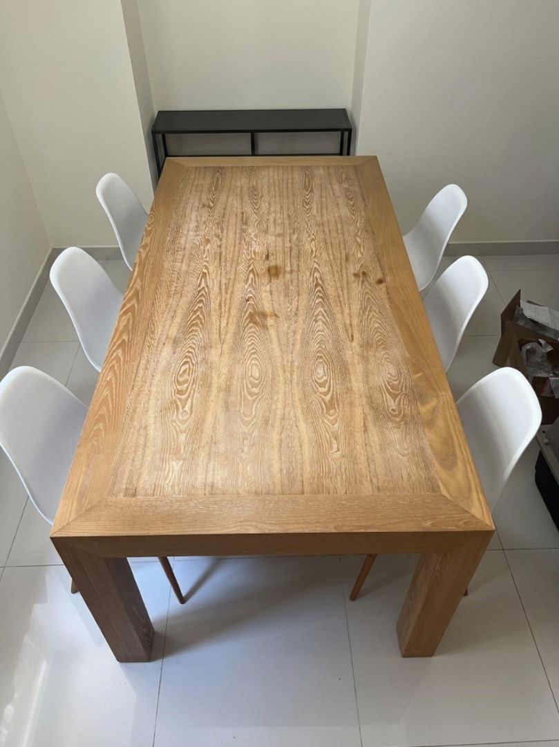 Solid Wood Dining Table （分類：桌子）位於 Hong Kong。 由 bfarr 提交（商品編號 1450873990，圖片 3）。簡介： 200 cm x 100 cm x 76 cm Solid wood dining table with 6 chairs. Third image is most recent, a couple stains since the original photos. Pickup from Self Storage. 。