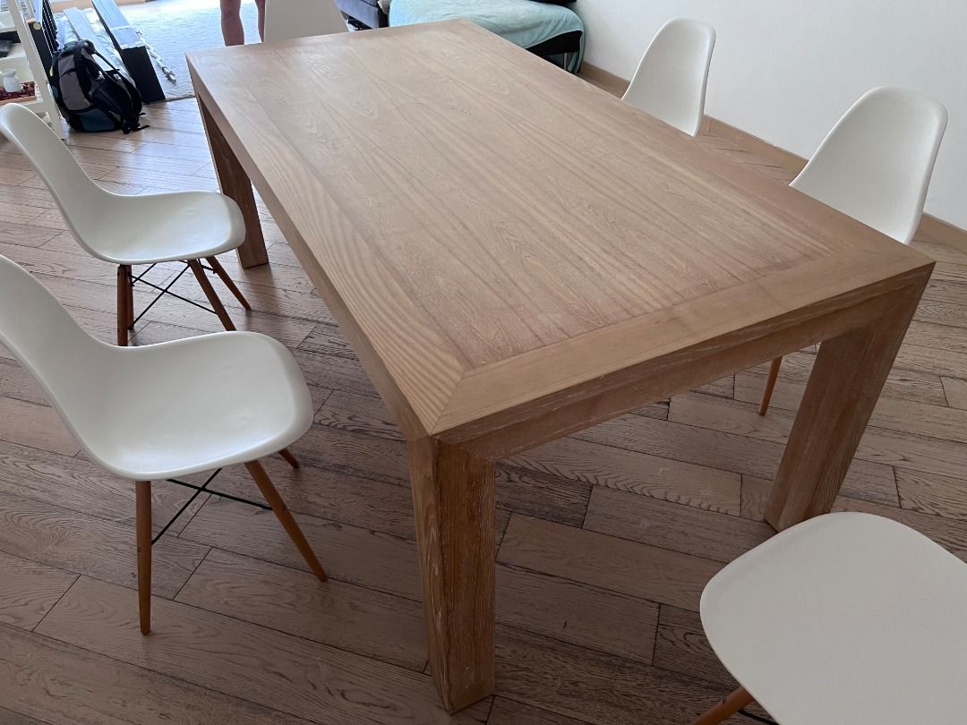 Solid Wood Dining Table （分類：桌子）位於 Hong Kong。 由 bfarr 提交（商品編號 1450873990，圖片 1）。簡介： 200 cm x 100 cm x 76 cm Solid wood dining table with 6 chairs. Third image is most recent, a couple stains since the original photos. Pickup from Self Storage. 。