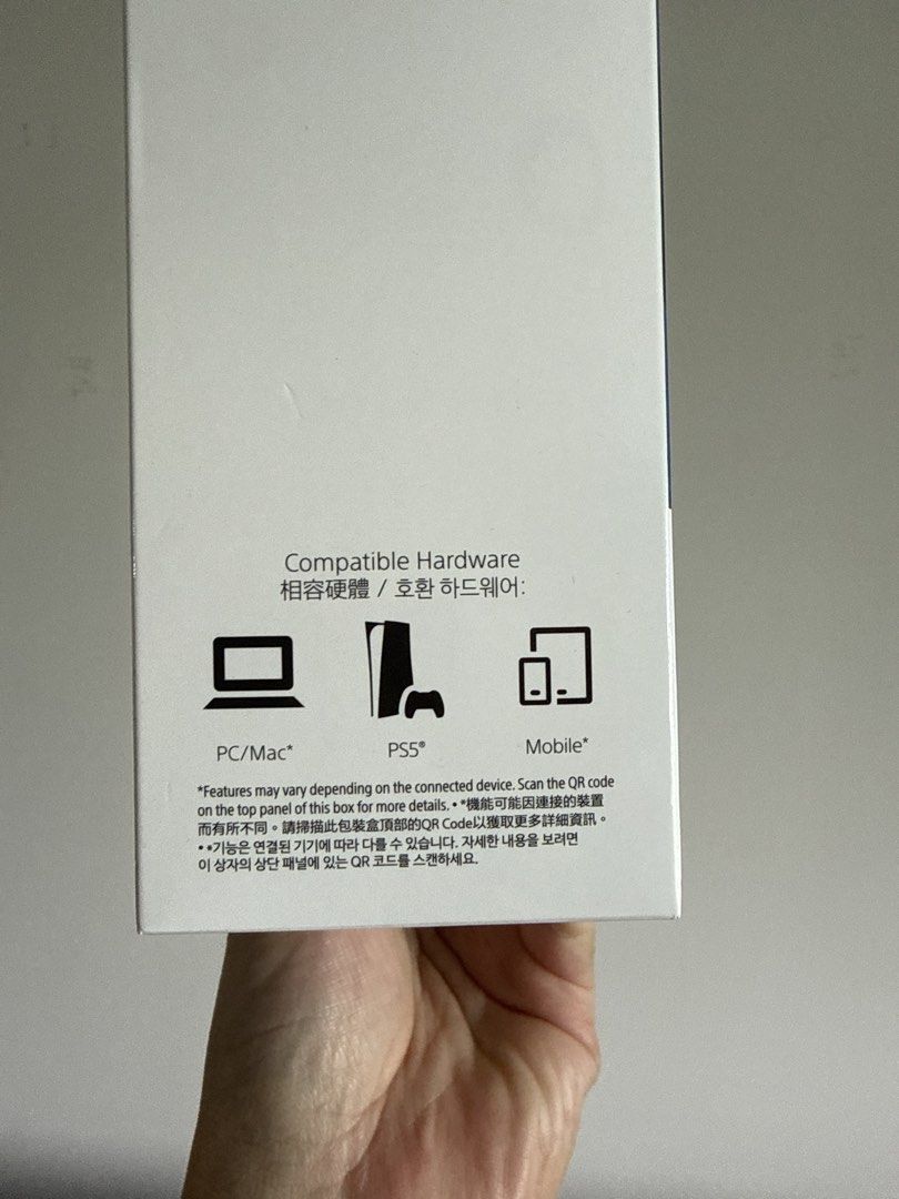Sony Controller (Category: Controllers) located in Singapore. Submitted by this.is.the.way (Listing ID 1450779182, Image 3). Description: new.