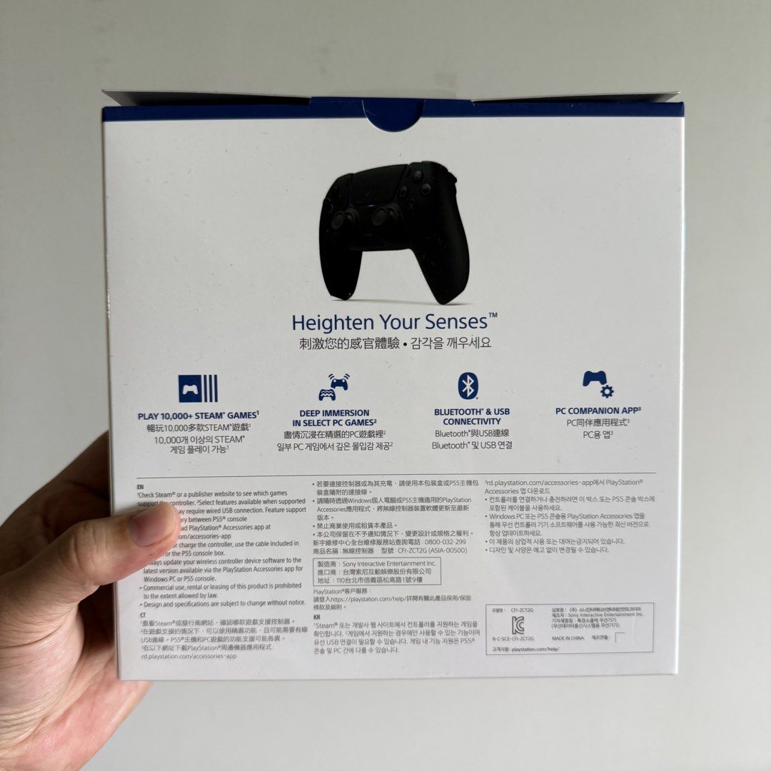 Sony Controller (Category: Controllers) located in Singapore. Submitted by this.is.the.way (Listing ID 1450779182, Image 2). Description: new.