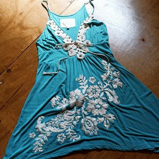 (Category: ) located in . Submitted by versastyle.closet (Listing ID 1450889212, Image 1). Description: .