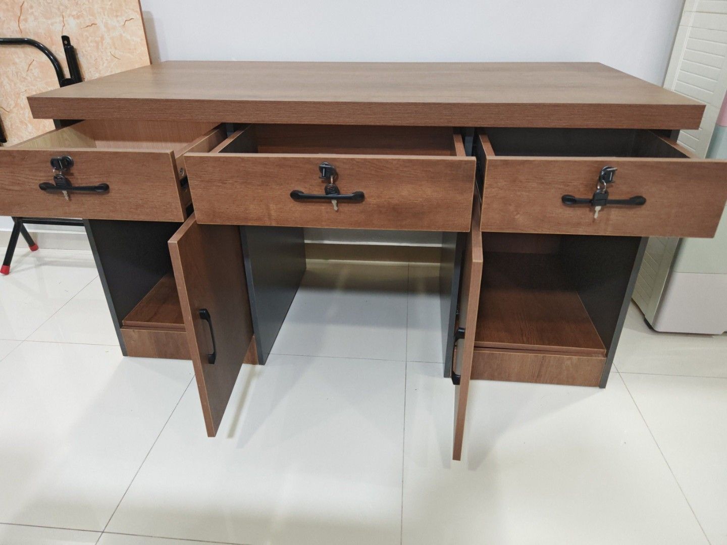 Study table. (Category: Other Home Furniture) located in Singapore. Submitted by fix_it (Listing ID 192485670, Image 2). Description: as good as new..