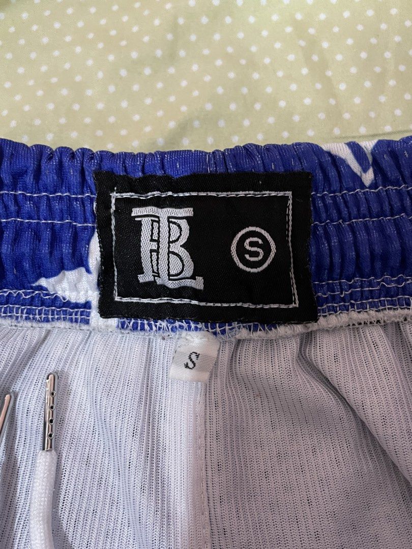 THE LOCAL BUCKETS (Category: Shorts) located in Quezon City. Submitted by dfwdz (Listing ID 1450737807, Image 2). Description: 2x used! small but fit up to large.