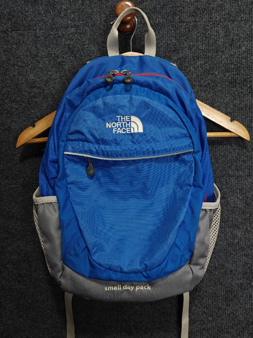 The North Face Small Day Pack (Category: Backpacks) located in Alaminos. Submitted by epargne (Listing ID 1450839598, Image 2). Description: The North Face Small Day Pack Excellent to Asnew Condition! No issue! Detailsss ⬇️⬇️⬇️ The North Face Small Day Pack is a 15Liters backpack designed and for smaller frames. It measures 36cm × 28cm × 14.5 cm and weighs about 395 g. It features a main compartment with an internal sleeve, a zippered front pocke