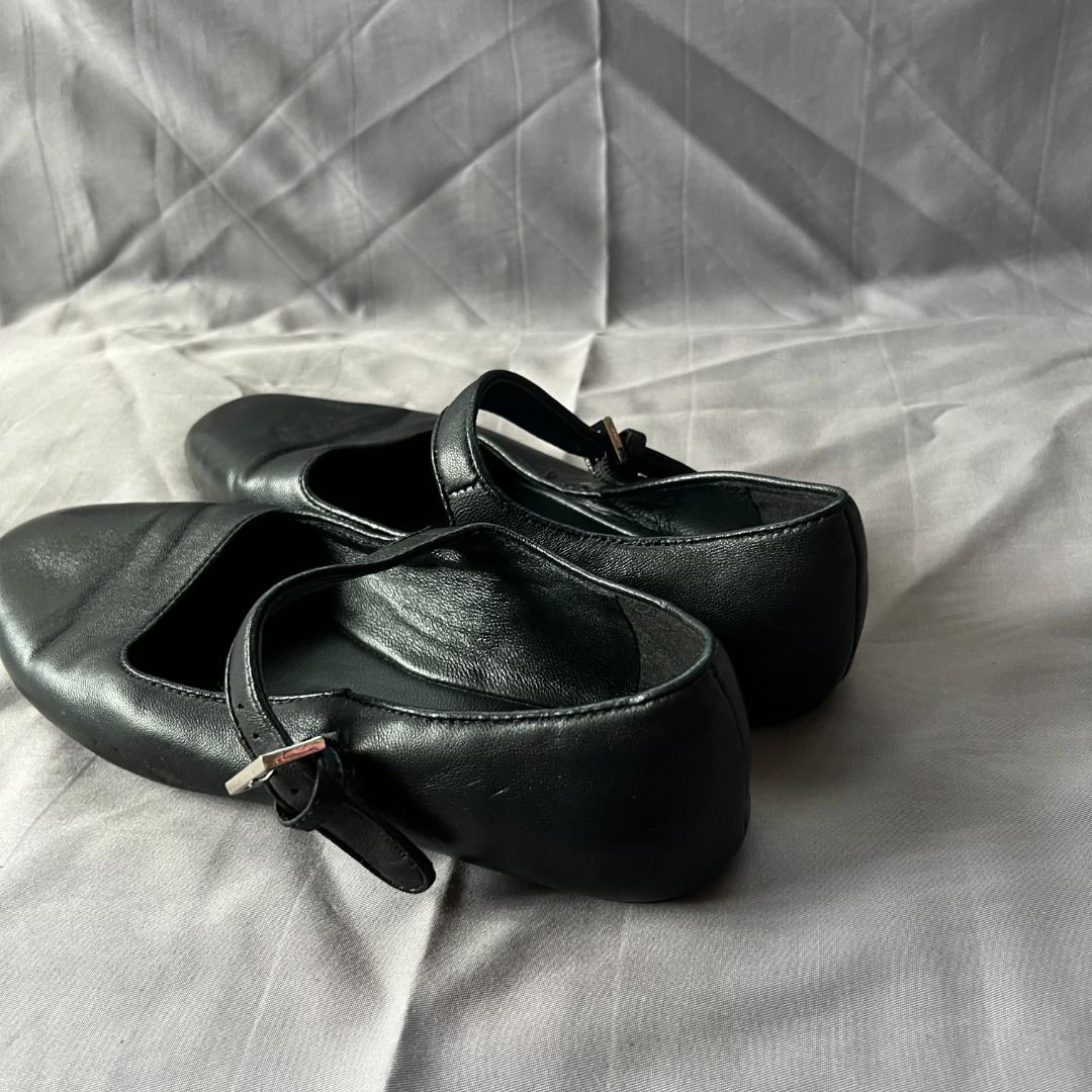 The Row Ava Mary Jane Ballet Flats (Category: Flats & Sandals) located in Quezon. Submitted by _babypluto (Listing ID 1433328384, Image 3). Description: The Row Ava Mary Jane Ballet Flats Tagged Size: 36 Condition: 7.5/10 Flaws: sign of usage(check last photos for reference) .