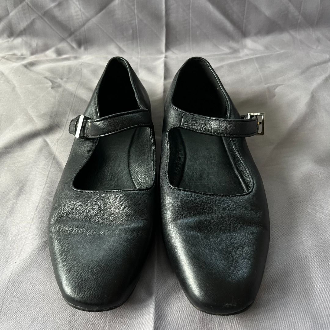 The Row Ava Mary Jane Ballet Flats (Category: Flats & Sandals) located in Quezon. Submitted by _babypluto (Listing ID 1433328384, Image 2). Description: The Row Ava Mary Jane Ballet Flats Tagged Size: 36 Condition: 7.5/10 Flaws: sign of usage(check last photos for reference) .
