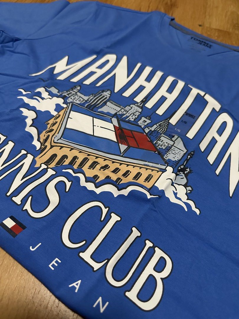Tommy Jeans Graphic T-Shirt (Category: Tshirts & Polo Shirts ) located in Quezon City. Submitted by atanashii (Listing ID 1450824397, Image 2). Description: - Blue Tommy Jeans T-shirt - Size: Large (L) - Features a graphic print of Manhattan Tennis Club on the front - Regular fit - Ideal for casual everyday wear Negotiable Rfs: not into these types of shirts anymore.