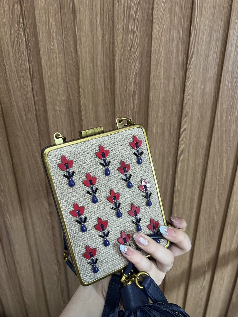 Tory Burch Clutch (Category: Clutches) located in Cainta. Submitted by chainm (Listing ID 1450742169, Image 2). Description: LP listed! No lowballers accepted ❌ Issue with the tassle .