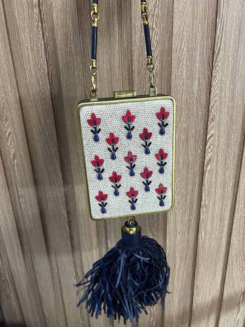 Tory Burch Clutch (Category: Clutches) located in Cainta. Submitted by chainm (Listing ID 1450742169, Image 1). Description: LP listed! No lowballers accepted ❌ Issue with the tassle .