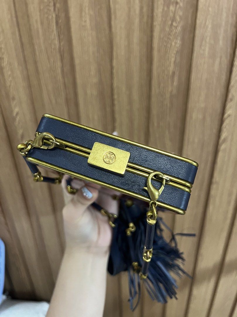 Tory Burch Clutch (Category: Clutches) located in Cainta. Submitted by chainm (Listing ID 1450742169, Image 3). Description: LP listed! No lowballers accepted ❌ Issue with the tassle .