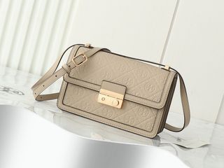 (Category: ) located in . Submitted by premiumoutlets. (Listing ID 1450840785, Image 1). Description: .