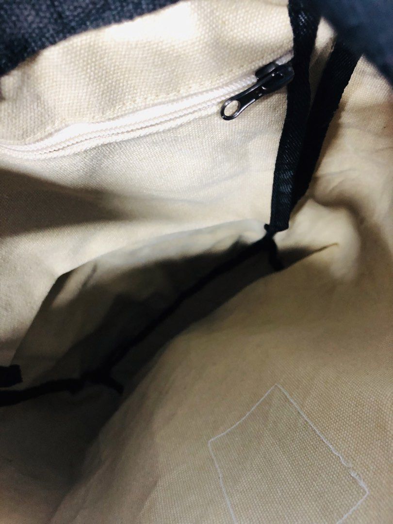trend backpack (Category: Backpacks) located in Rantau Panjang. Submitted by aiman3319 (Listing ID 1450880421, Image 3). Description: bag nampak pudar sebab cahaya 001jeli.