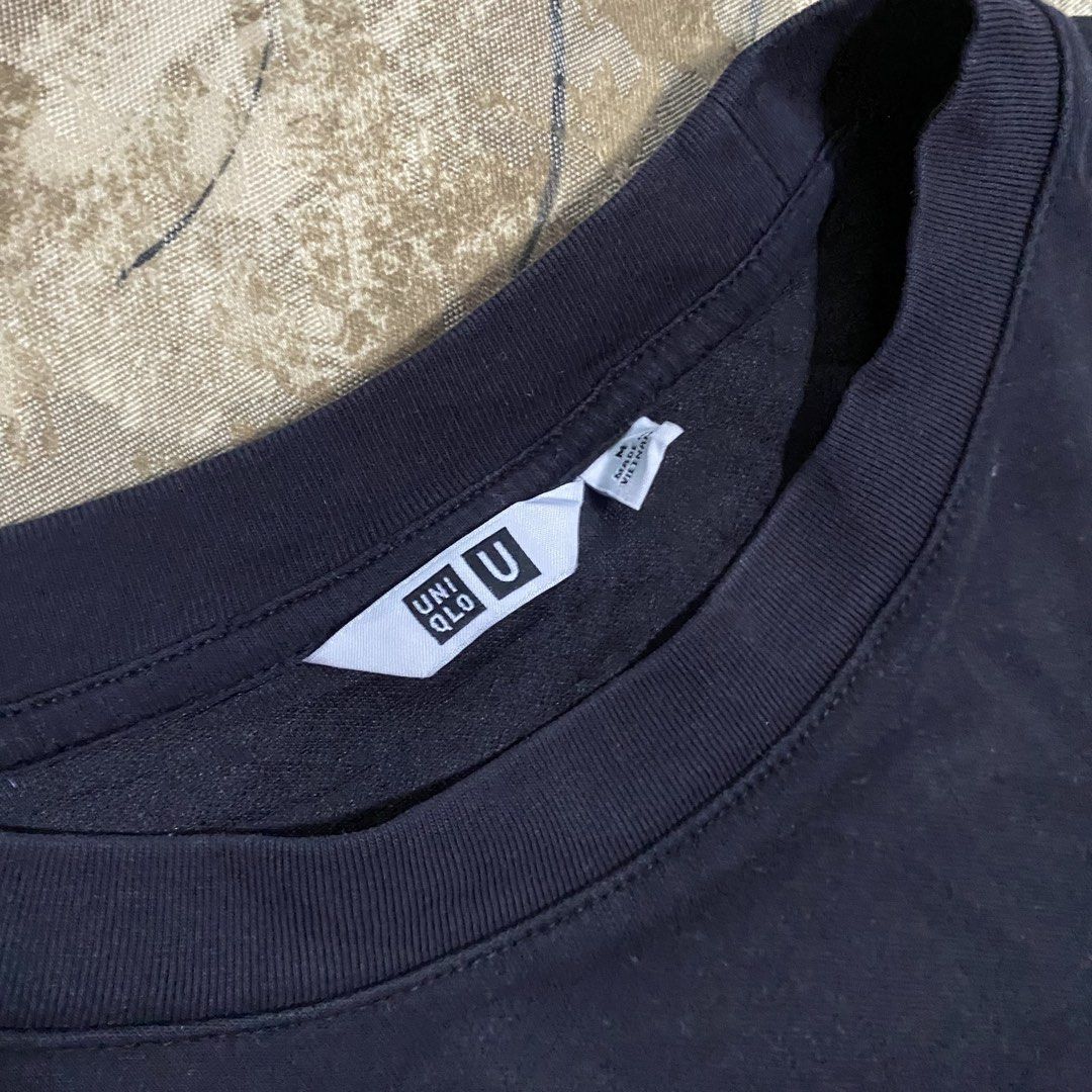 Uniqlo airsm shirt (Category: Tshirts & Polo Shirts ) located in Paete. Submitted by fat.archives (Listing ID 1450861396, Image 2). Description: Dimes W:23 L:26 Size on tag M +sf.