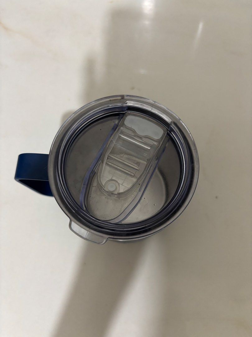 Uniqlo Insulated Mug with Lid (Category: Coffee & Tea Tableware) located in Manila. Submitted by shopmik4scloset (Listing ID 1450856639, Image 3). Description: .