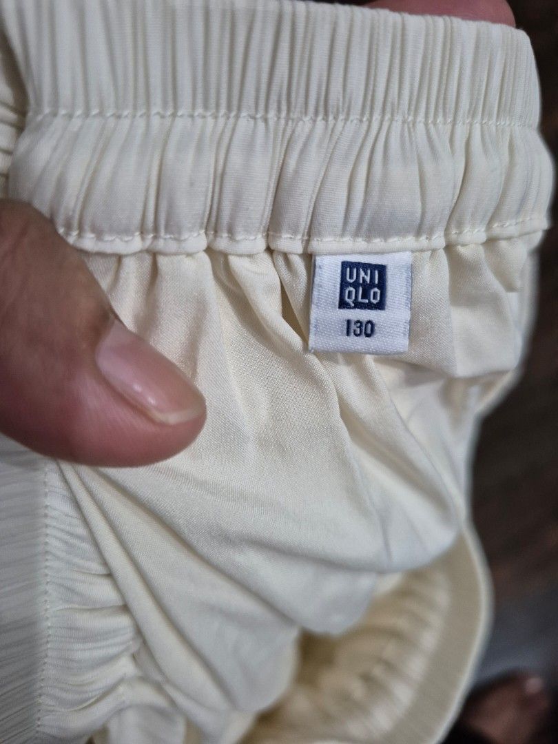 Uniqlo Kids 3/4 Pants (Category: Babies & Kids Fashion) located in Santa Cruz. Submitted by deenem (Listing ID 1450841009, Image 3). Description: 130 on Tag.