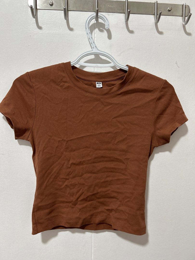 UNIQLO Ribbed T-Shirt (Category: Shirts) located in Cabanatuan. Submitted by wompywompy (Listing ID 1450907055, Image 1). Description: .