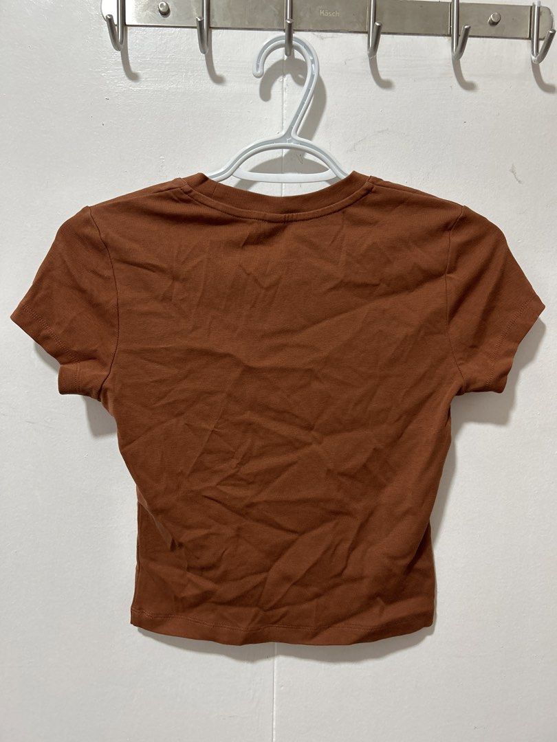 UNIQLO Ribbed T-Shirt (Category: Shirts) located in Cabanatuan. Submitted by wompywompy (Listing ID 1450907055, Image 3). Description: .