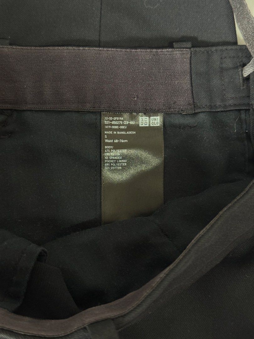 Uniqlo Smart Ankle Pants (Wool-like) Navy (Category: Trousers) located in Calamba. Submitted by mikodecluttersstuff (Listing ID 1450785101, Image 3). Description: Size S but fits up to 31 Navy color Has one pin hole hence the price.
