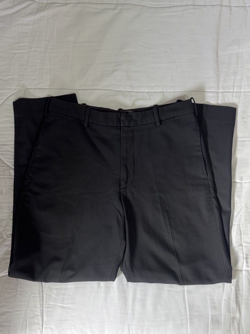 Uniqlo Smart Ankle Pants (Wool-like) Navy (Category: Trousers) located in Calamba. Submitted by mikodecluttersstuff (Listing ID 1450785101, Image 2). Description: Size S but fits up to 31 Navy color Has one pin hole hence the price.