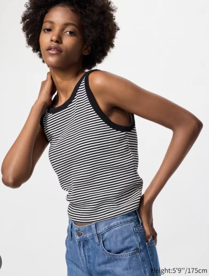 Uniqlo top with padded bra (Category: Others Tops) located in Las Pinas. Submitted by happyhawk-58a3 (Listing ID 1450825635, Image 2). Description: uniqlo padded bra top.
