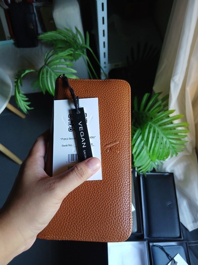 UNISEX LONG WALLET WITH BOX (Category: Wallets & Card Holders) located in Macabebe. Submitted by collectionspurses (Listing ID 1450824244, Image 3). Description: original, brand new, imported, classy, high end, rare, unique finds, with box, unisex, perfect pang gift!.