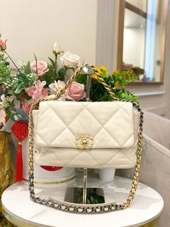 (Category: ) located in . Submitted by luxshare_preloved_ (Listing ID 1450833960, Image 1). Description: .
