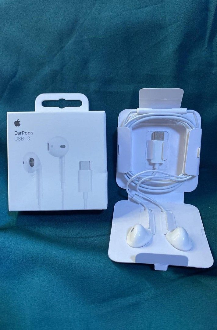USB-C EARPODS (Category: Headphones & Headsets) located in Manila. Submitted by milasgadgetph (Listing ID 1450885645, Image 1). Description: .